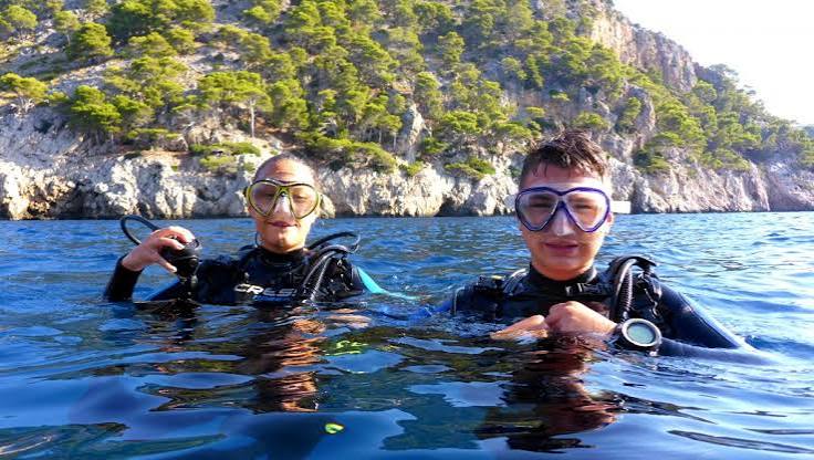 Tour de snorkel individual (máscara, aletas, tubo, neopreno)