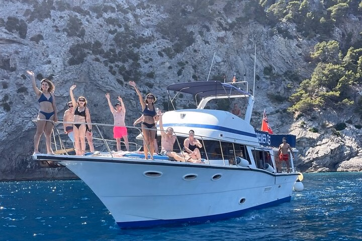 Premier Cruises Alcudia: Barco privado 4h con SUP, Snorkel y Tapas