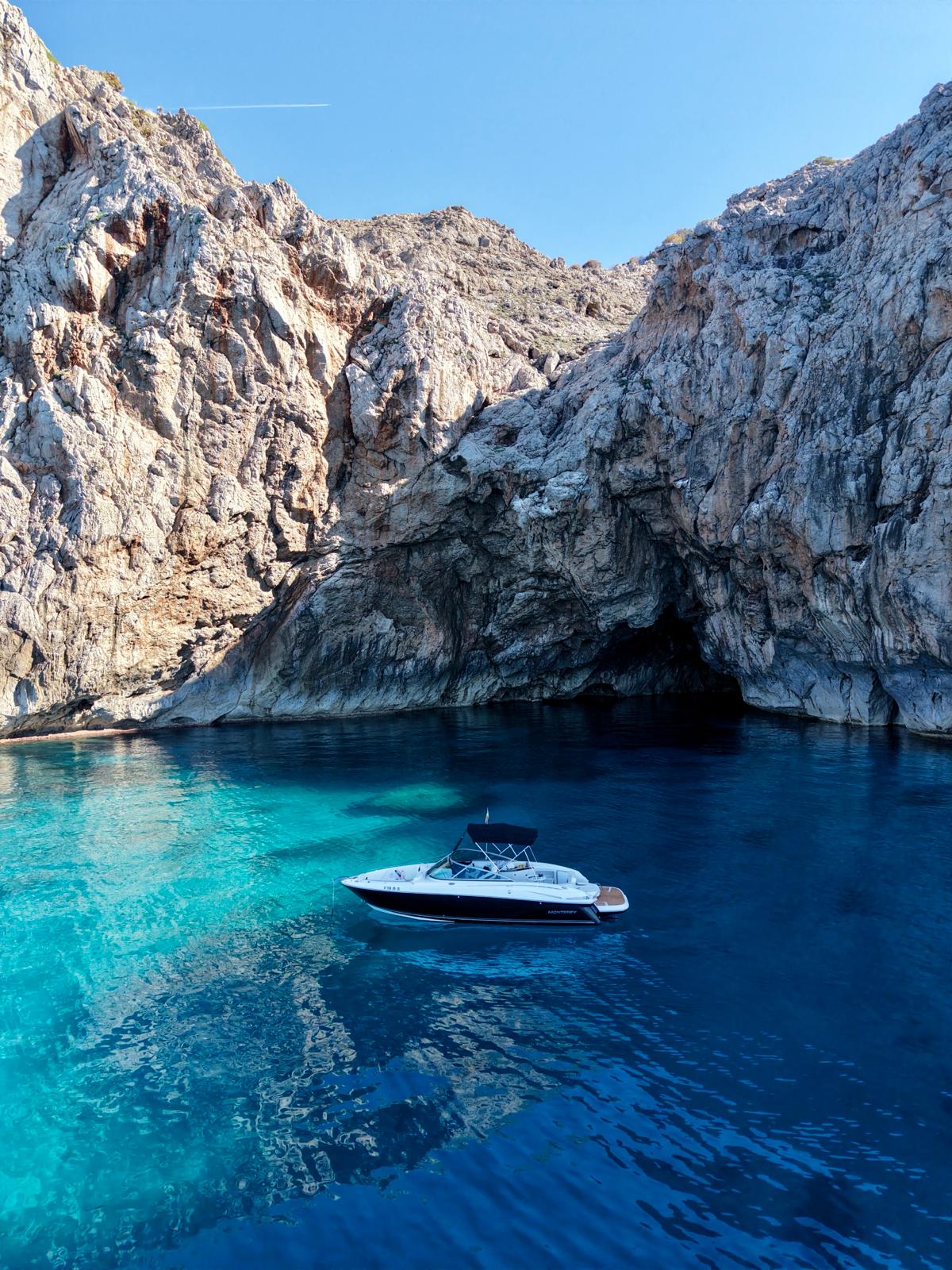 Monterey (máx 7 pax) — Cala Na Clara y Es Caló (4h)