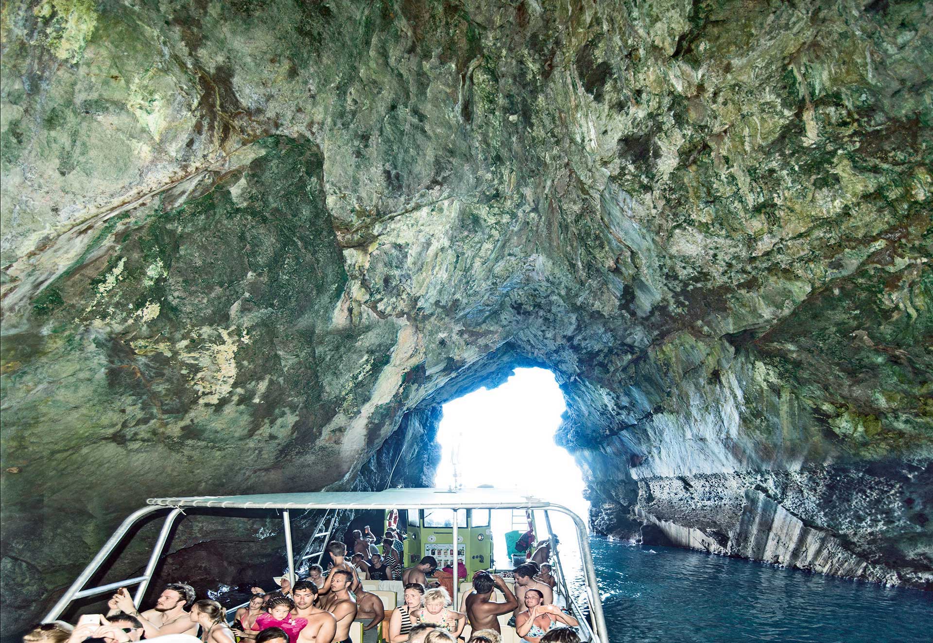 Calas y cuevas
