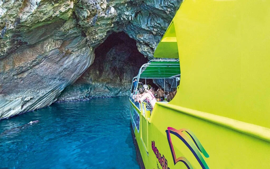 Calas y cuevas